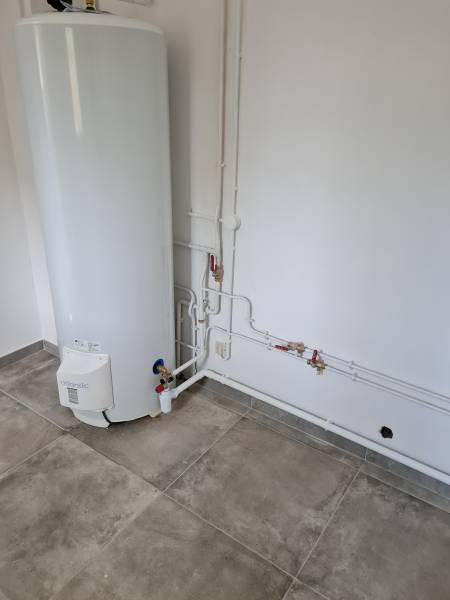 Remplacement de chauffe-eau électrique blindé vertical Atlantic à La Teste-de-Buch avec pose de groupe de sécurité